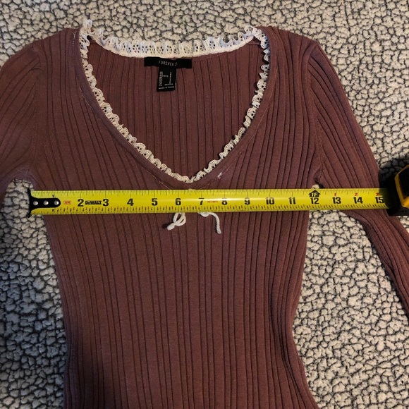 Forever 21 V-Neck lace trim ribbed sweater - Picture 6 of 7